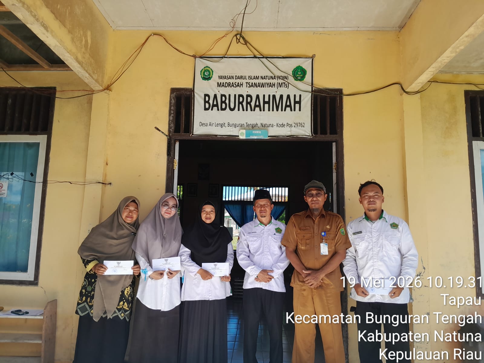 Program UPZ Pintar, UPZ KUA Bunguran Tengah Salurkan Zakat kepada Guru dan Tenaga TU MTs Baburrahmah